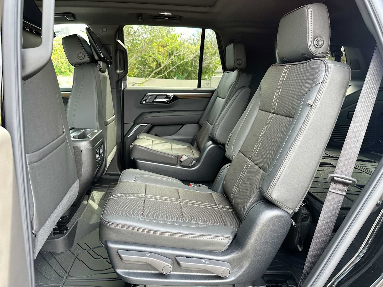 New 2027 Chevrolet Tahoe High Country AWD/4WD image 17