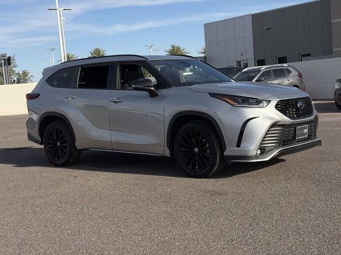 Used 2024 Toyota Highlander XSE image 5