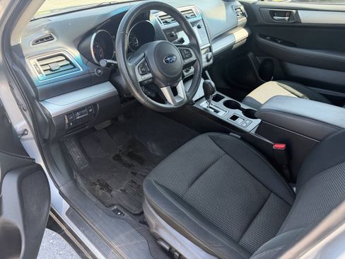 Used 2017 Subaru Outback 2.5i Premium AWD/4WD image 8