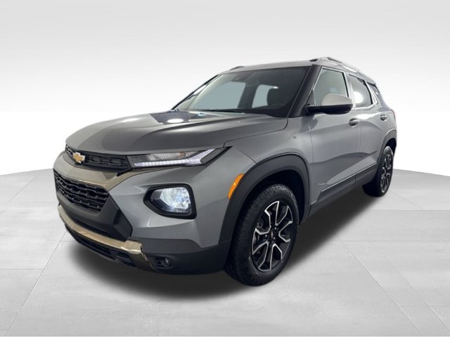 Used 2023 Chevrolet TrailBlazer ACTIV w/ Technology Package AWD/4WD image 3