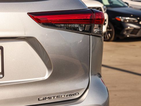 Certified 2020 Toyota Highlander Limited AWD/4WD image 8