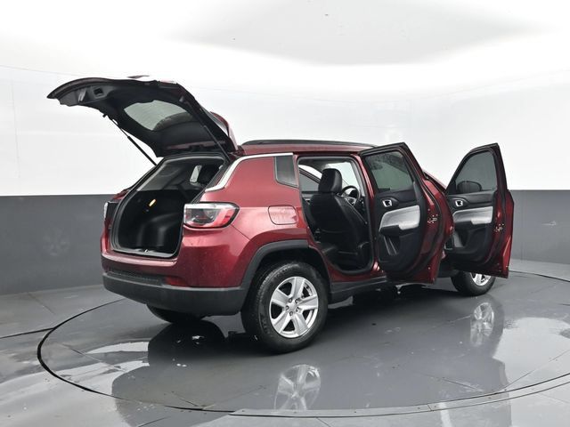 Used 2022 Jeep Compass Latitude AWD/4WD image 28