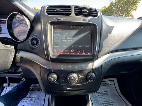 Used 2019 Dodge Journey Crossroad w/ Navigation Group image 16