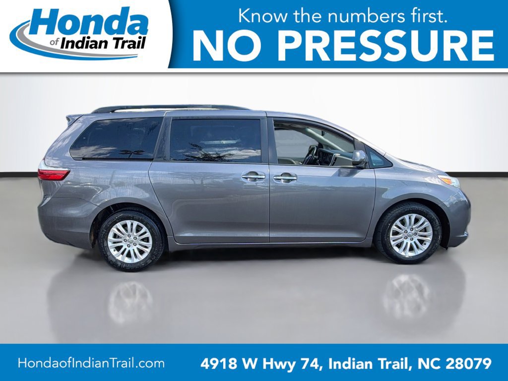 Used 2016 Toyota Sienna XLE FWD image 4