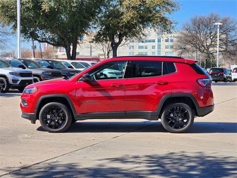 Used 2026 Jeep Compass Latitude image 4