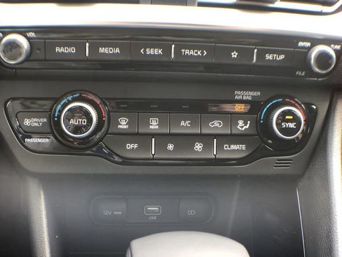 Used 2022 Kia Niro LXS image 46