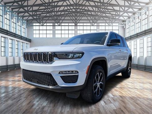 New 2025 Jeep Grand Cherokee Limited w/ Luxury Tech Group II image 8