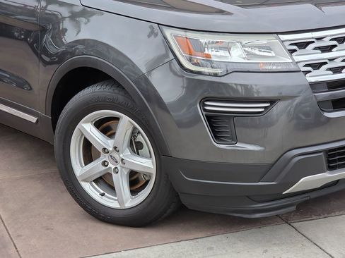 Used 2019 Ford Explorer XLT image 5