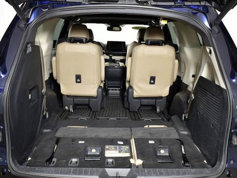 Used 2021 Toyota Sienna Limited image 24