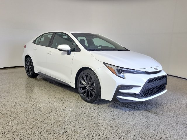 Used 2023 Toyota Corolla SE FWD image 4