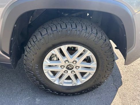 Used 2023 Toyota Tundra SR5 w/ SR5 Premium Package AWD/4WD image 15