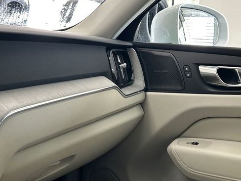 Certified 2023 Volvo XC60 B5 Plus w/ Climate Package image 19