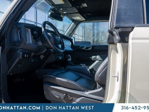 Used 2025 Ford Bronco Outer Banks image 3