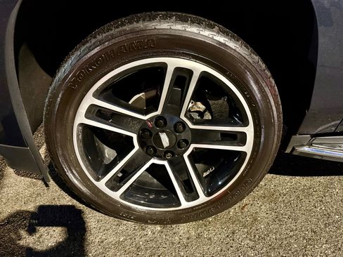 Used 2020 Cadillac Escalade Luxury image 9