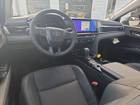 New 2026 Toyota Camry Hybrid AWD/4WD image 12