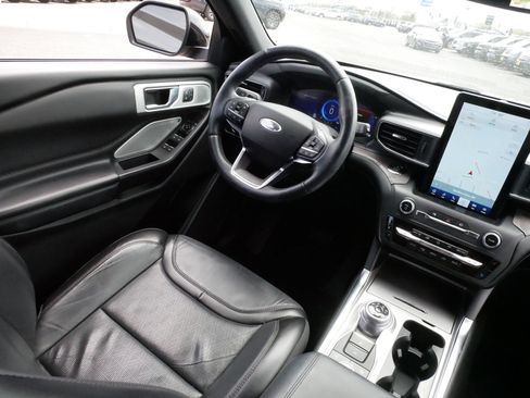 Used 2020 Ford Explorer Platinum w/ Premium Technology Package AWD/4WD image 9