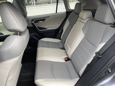 Used 2024 Toyota RAV4 XLE Premium image 40