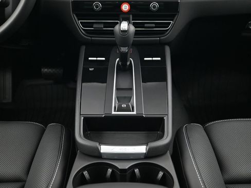 New 2026 Porsche Macan S image 10