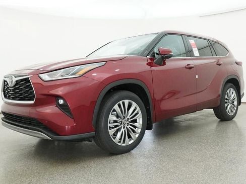 New 2026 Toyota Highlander Platinum image 17