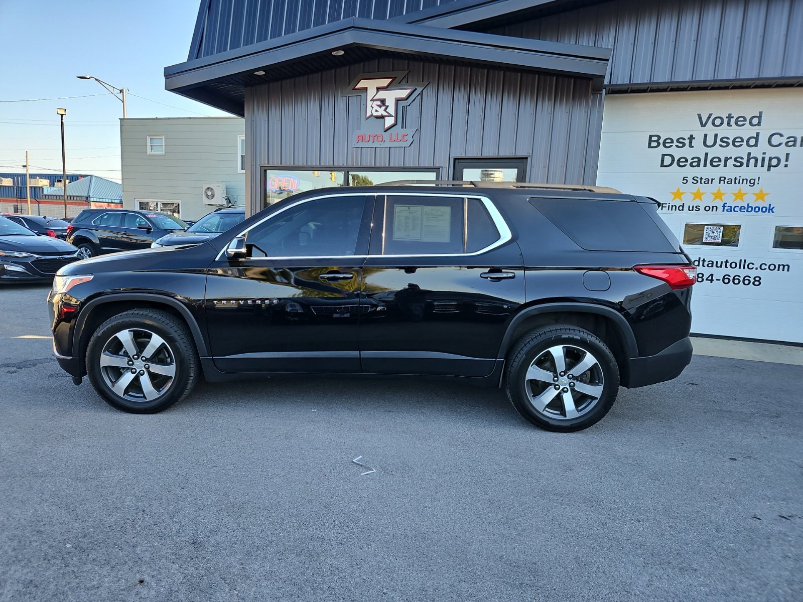 Used 2021 Chevrolet Traverse LT w/ LT Premium Package FWD image 3