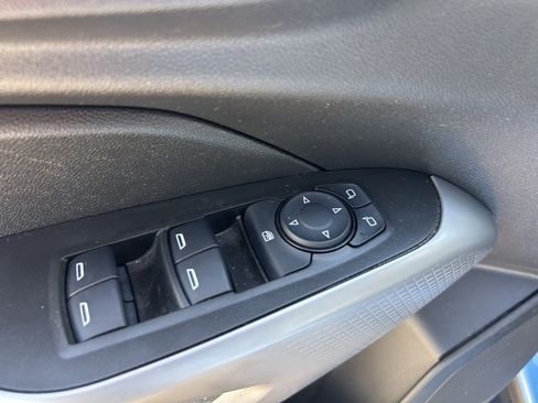 Used 2024 Chevrolet Trax RS FWD image 17