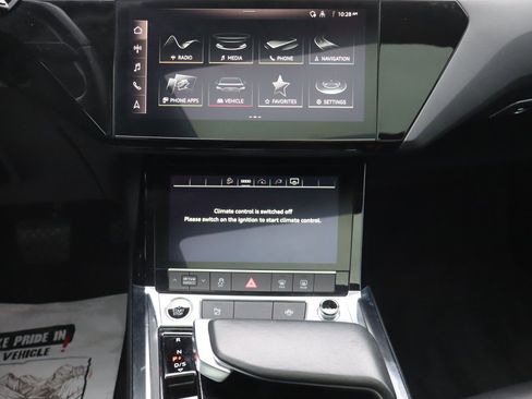 Used 2021 Audi e-tron Premium w/ Towing Package image 11