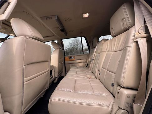 Used 2010 Lincoln Navigator Base image 14