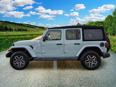 Used 2024 Jeep Wrangler Unlimited Sahara w/ Safety Group AWD/4WD image 3