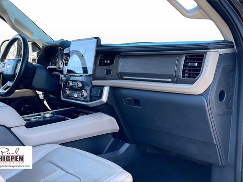 Used 2024 Ford Expedition Limited image 16
