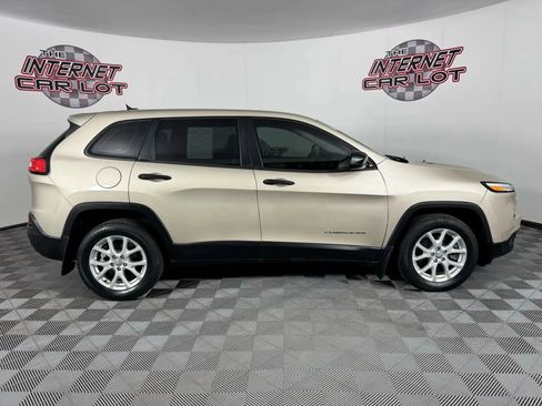 Used 2015 Jeep Cherokee Sport image 8