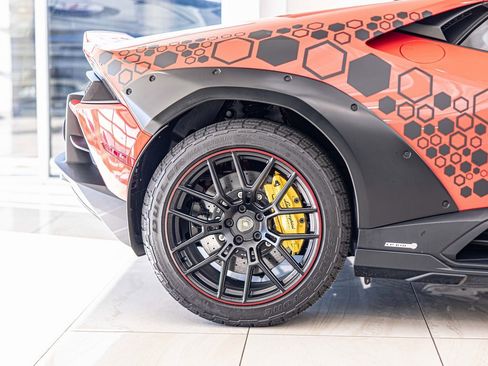 Used 2023 Lamborghini Huracan Sterrato image 12