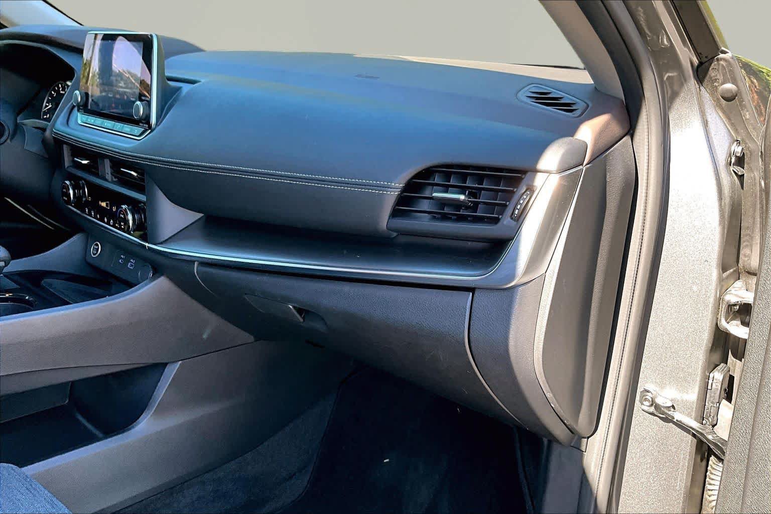 Used 2023 Nissan Rogue SV FWD image 19