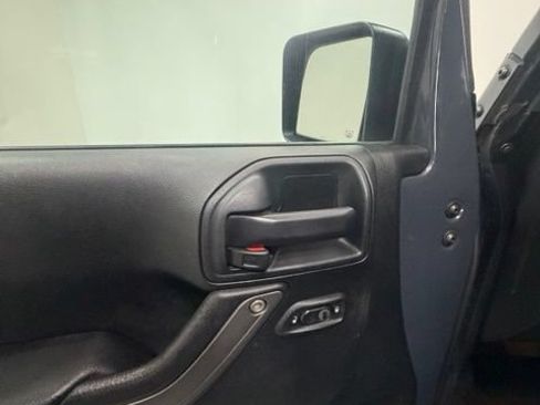 Used 2018 Jeep Wrangler Sport AWD/4WD image 18