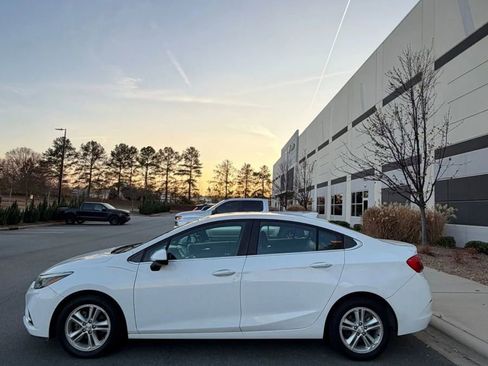 Used 2017 Chevrolet Cruze LT w/ Leather Package image 7