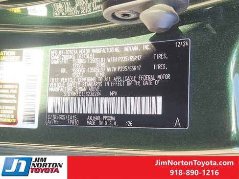 Used 2025 Toyota Sienna XLE image 33
