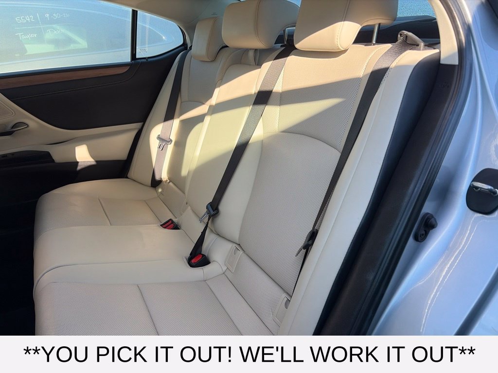 Used 2024 Lexus ES 350 w/ Premium Package FWD image 9
