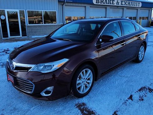 Used 2013 Toyota Avalon XLE Premium image 4
