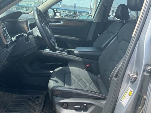 Used 2024 Volkswagen Atlas SE FWD image 6