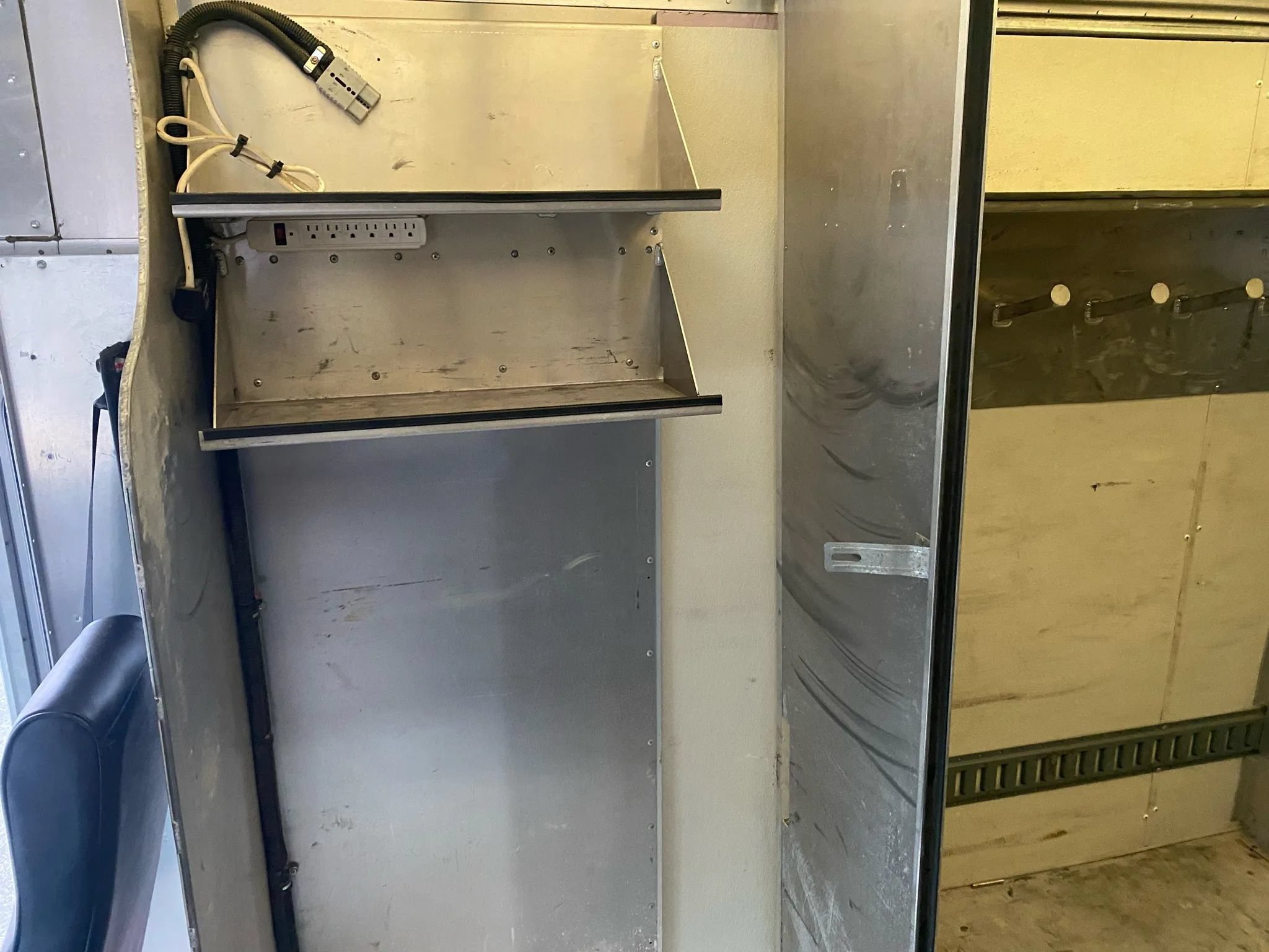 Used 2013 Ford E-350 and Econoline 350 Super Duty w/ Air Conditioning Prep Pkg RWD image 19