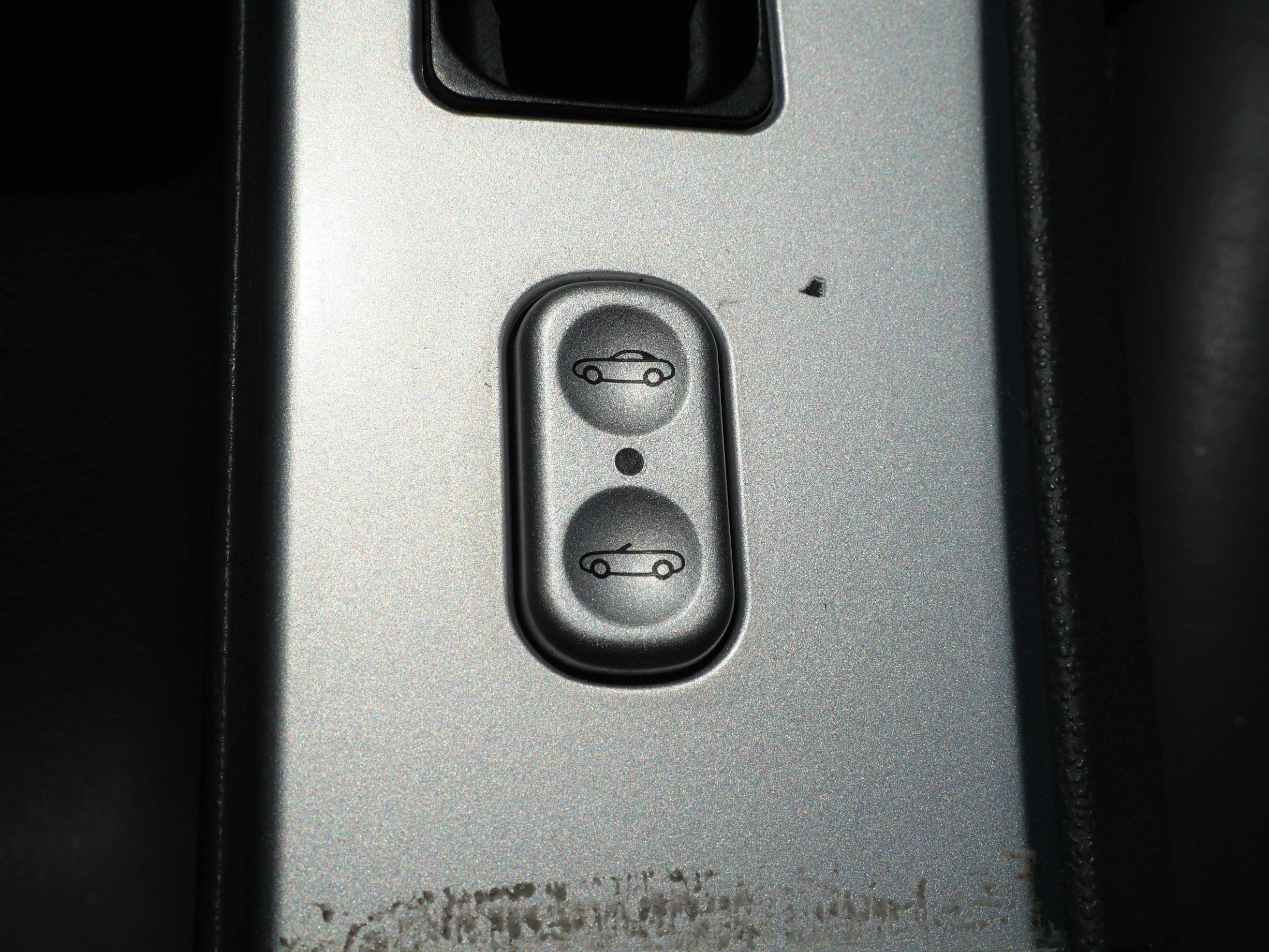 Used 2005 Chrysler Crossfire Limited RWD image 32