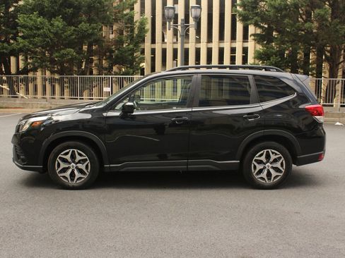 Used 2023 Subaru Forester Premium AWD/4WD image 12