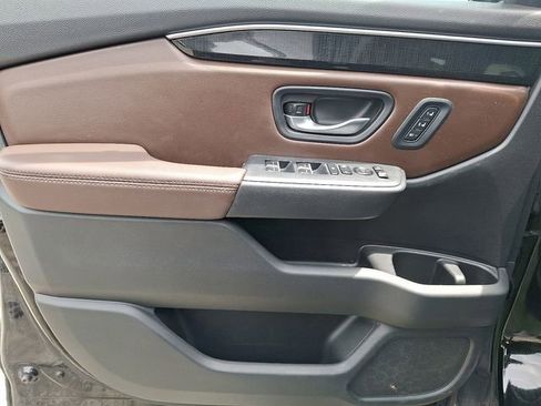 Used 2025 Honda Pilot Elite image 13