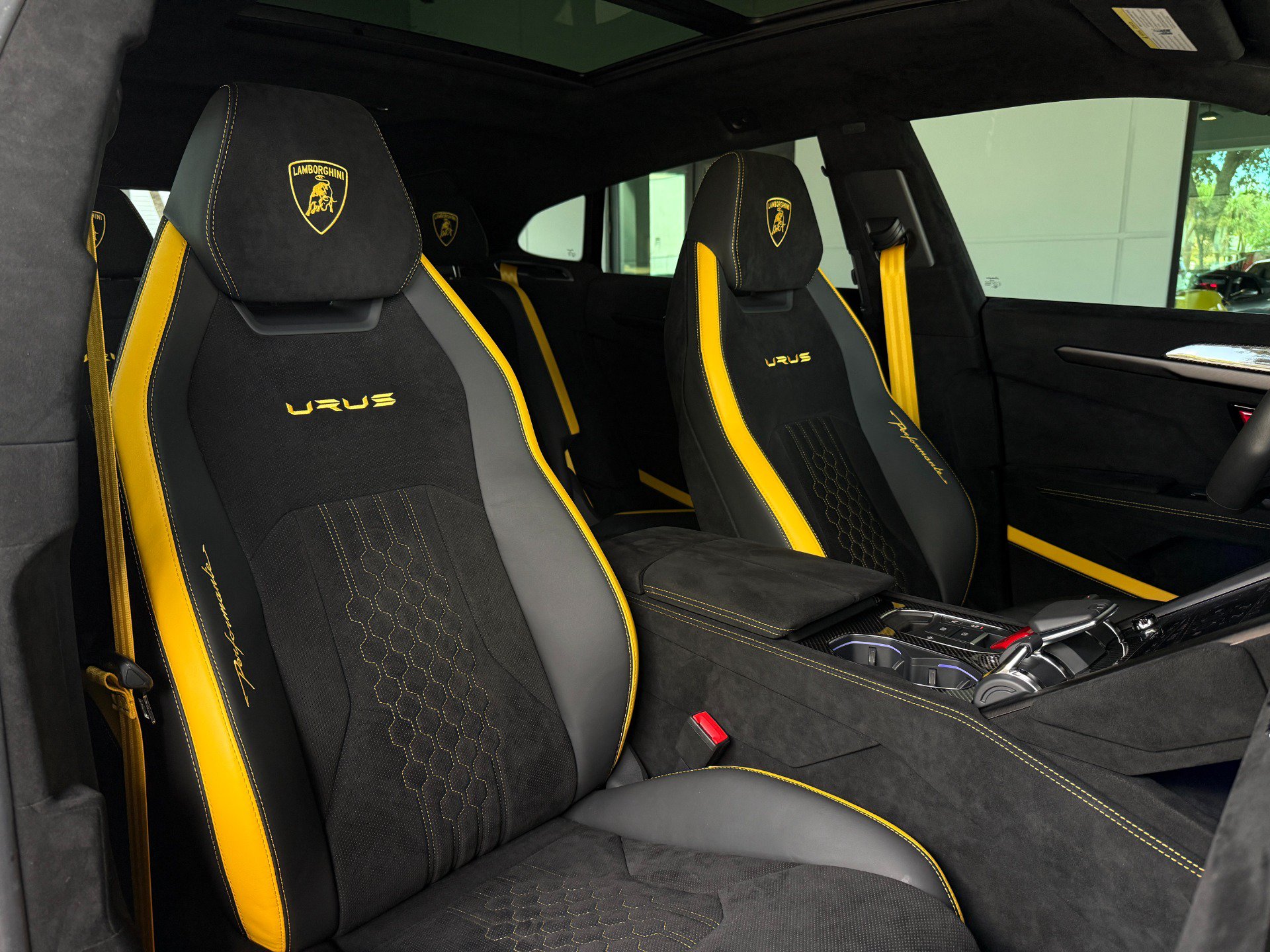 Used 2024 Lamborghini Urus Performante AWD/4WD image 29