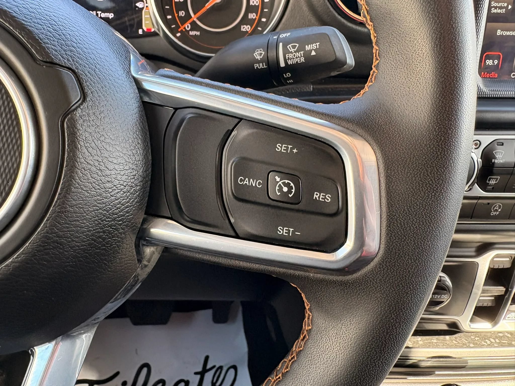 Used 2023 Jeep Gladiator Overland AWD/4WD image 19