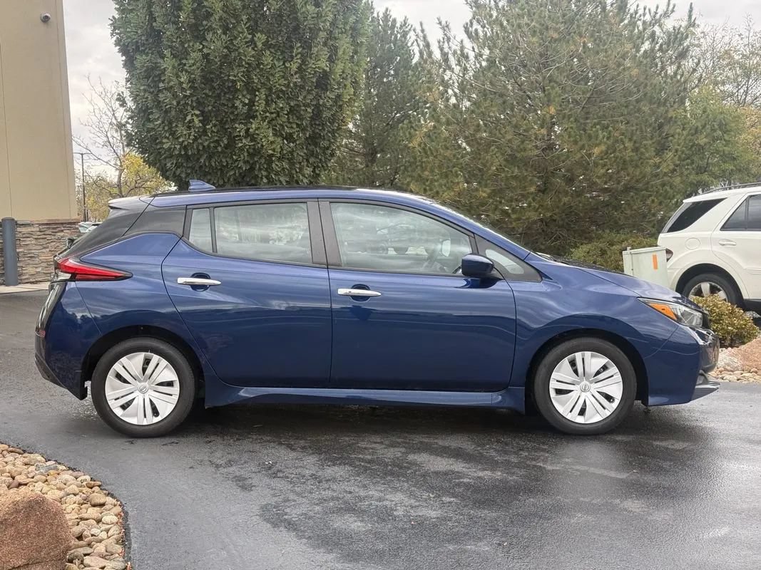 Used 2025 Nissan Leaf S FWD image 32