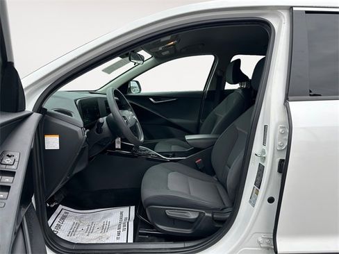 Used 2023 Kia Niro LX image 9