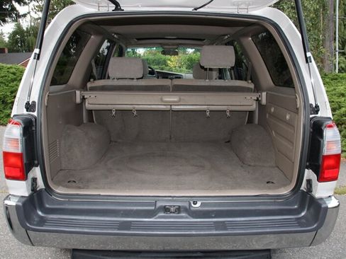 Used 2000 Toyota 4Runner SR5 AWD/4WD image 16