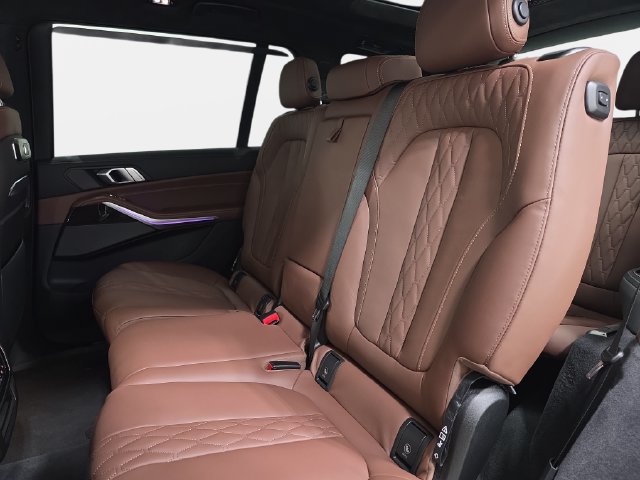 Certified 2025 BMW X7 xDrive40i w/ M Sport Package AWD/4WD image 11