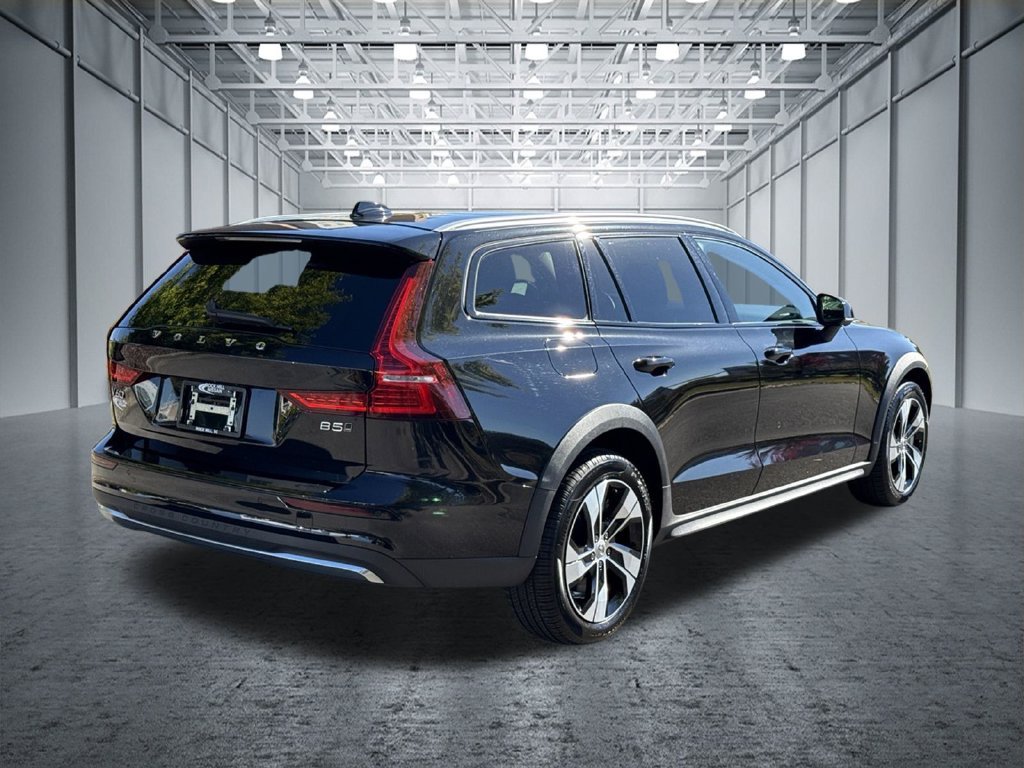 Used 2025 Volvo V60 B5 Cross Country Plus AWD/4WD image 8