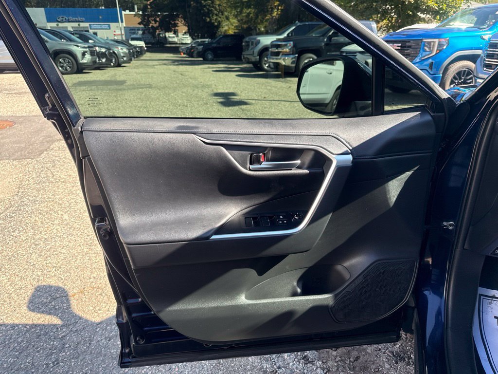 Used 2020 Toyota RAV4 XSE AWD/4WD image 12